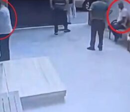 Camide uyuşturucu içerken kendisini uyaran müezzini bıçakladı