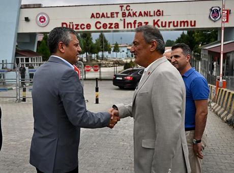 CHP Lideri Özel’den İBB Medya AŞ. Genel Müdürü Türker’e cezaevinde ziyaret