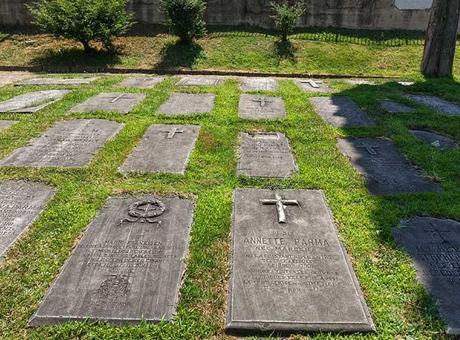 Çocuk parkında 150 yıllık mezar taşları! Şok gerçek çıktı: ‘Banyo fayansı yaptılar’