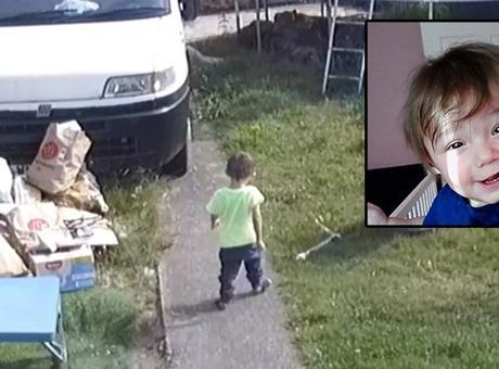 ‘Çöp gibi fırlattı’: 2 yaşındaki torunlarını işkenceyle öldürdüler!