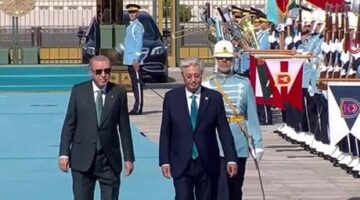 Cumhurbaşkanı Erdoğan, Kazakistan Cumhurbaşkanı Tokayev’i resmi törenle karşıladı