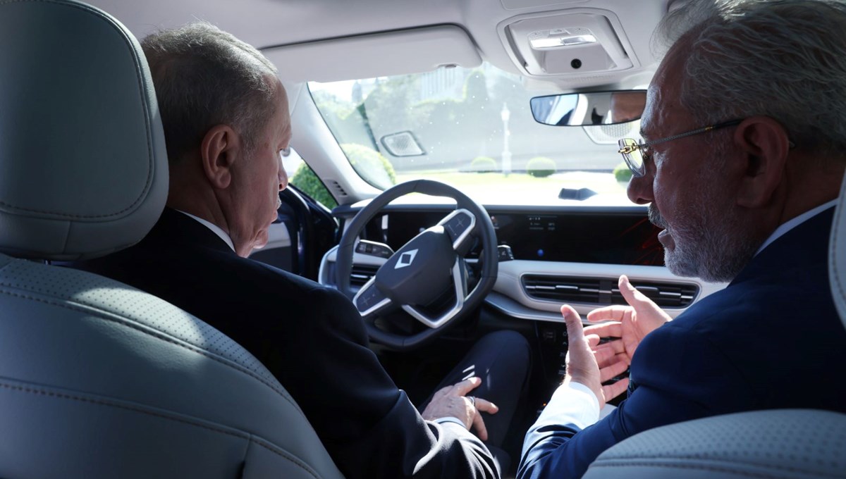 Cumhurbaşkanı Erdoğan, Togg’un yeni modeli T10F’yi test etti