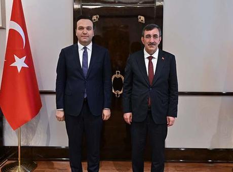 Cumhurbaşkanı Yardımcısı Yılmaz, AK Parti Gençlik Kolları Başkanı’nı kabul etti