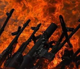 DÜNYA, PKK’NIN SİLAH BIRAKMASINI ANBEAN TAKİP ETTİ: 40 YILLIK SORUN BİTİYOR!