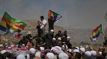 DÜRZİLER KİM? SURİYE’DEKİ VARLIKLARI, NÜFUSLARI, İNANIŞLARI, SAYILARI, BAYRAKLARI HAKKINDA BİLİNENLER
