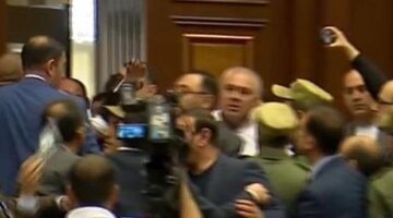 Ermenistan Parlamentosu’nda kavga: İktidar ve muhalefet birbirine girdi!
