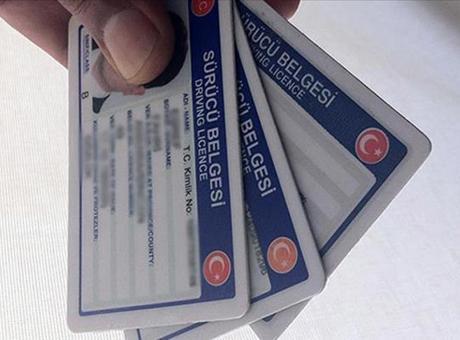 Eski tip ehliyetleri değiştirmek için son tarih yaklaşıyor: Yenileme ücreti 7 bin 438 TL’ye çıkacak