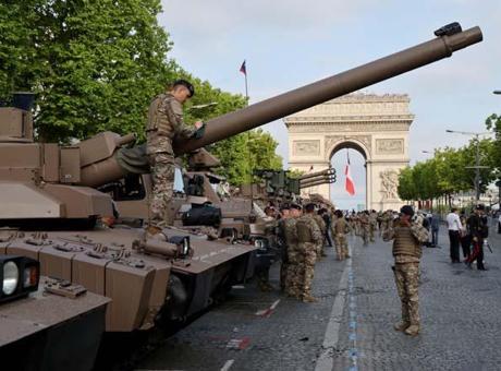 Fransa, Bastille Günü’nü kutluyor: İşte ilk görüntüler!