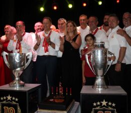 Galatasaray’ın şampiyonluk kupaları Kuşadası’nda