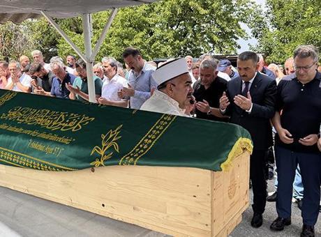 Gazeteci Cem Küçük’ün vefat eden babası Erdal Küçük için cenaze töreni düzenlendi