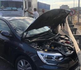 Geyve Belediye Başkanı Yıldız ile beraberindeki 3 kişi trafik kazasında yaralandı