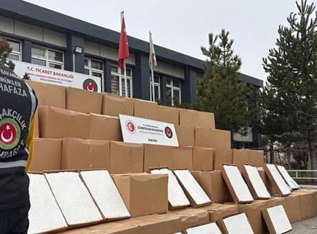 Gümrük Muhafaza ekipleri ‘dumansız Türkiye’ hedefiyle kaçakçılığa geçit vermedi