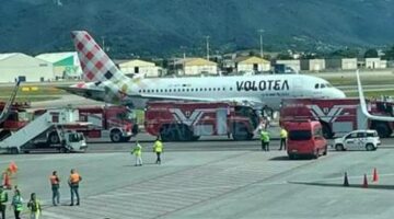 HAVALİMANINDA KAN DONDURAN OLAY: UÇAK MOTORUNA KAPILARAK CAN VERDİ!