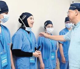 Hayatını kurtaran cerrahla aynı ameliyathanede