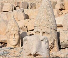 İngiliz turistlerin Türkiye’de en sevdiği yerler! ‘Şafak heykelleri altına boyuyor’
