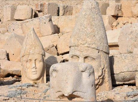 İngiliz turistlerin Türkiye’de en sevdiği yerler! ‘Şafak heykelleri altına boyuyor’