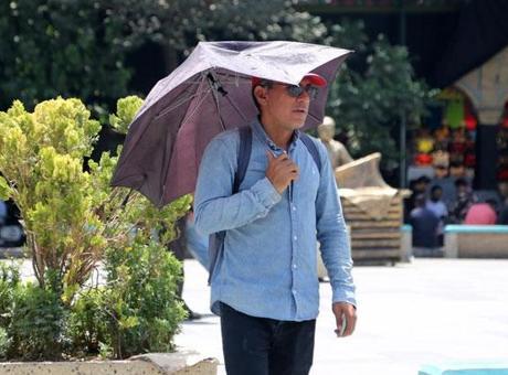 İran’da termometreler 50 dereceyi gördü: Kamu kurumlarına iki gün tatil edildi