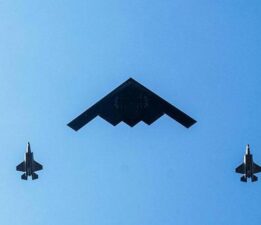 İran’ı bombalayan uçaklar Beyaz Saray semalarında uçuruldu