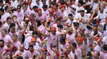 İSPANYA’DA SAN FERMİN FESTİVALİ KAN TER İÇİNDE BAŞLADI: SOKAKLAR BU KEZ FİLİSTİN İÇİN HAYKIRDI! İŞTE GÖRÜNTÜLER