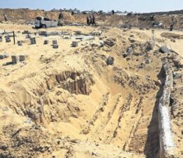 İsrail barbarlığı sınır tanımıyor! Mezarlık basıp cenaze çaldılar