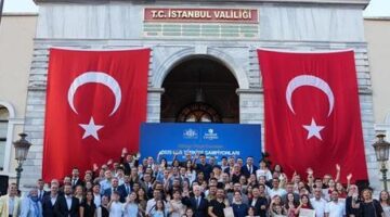 İstanbul Valisi Gül LGS’de tam puan alan öğrencileri ödüllendirdi