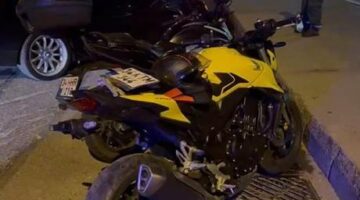 Kadıköy’de motosiklet ile otomobil çarpıştı! 2 kişi yaralandı