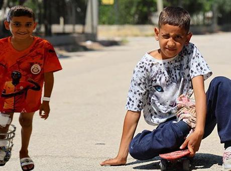 Kaykayla hayata tutunmuştu: Ayağındaki kemik yanlış kaynayan Serdal artık yürüyebiliyor