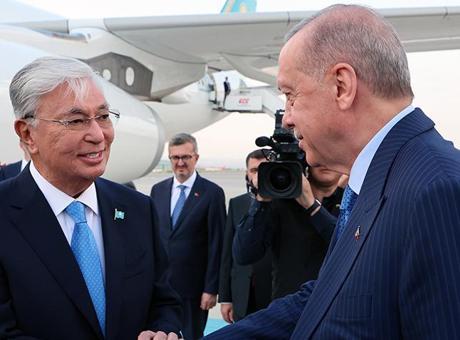 Kazakistan Cumhurbaşkanı Tokayev Ankara’da! Cumhurbaşkanı Erdoğan karşıladı