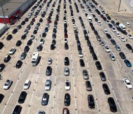 Kilometrelerde araç kuyruğu! Yüz binlerce kişi Türkiye’ye giriş yaptı: Aidiyet hissediyoruz