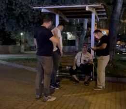 Kısmi görme kaybı olan kişinin telefonunu çaldı
