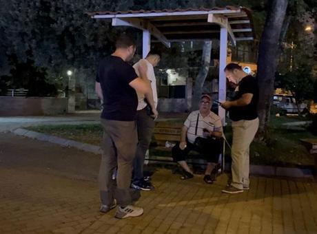 Kısmi görme kaybı olan kişinin telefonunu çaldı