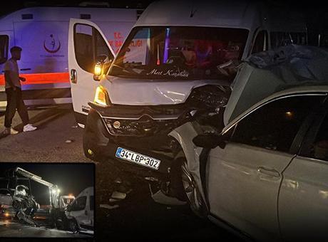 Kocaeli’de feci kaza! Servis minibüsü ile otomobil çarpıştı; 10 yaralı