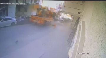 Kontrolden çıkan vinç 23 araca çarparak durabildi