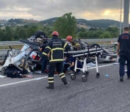 Kuzey Marmara’da feci kaza! Otomobil yön tabelasına çarptı: 1 ölü, 4 yaralı