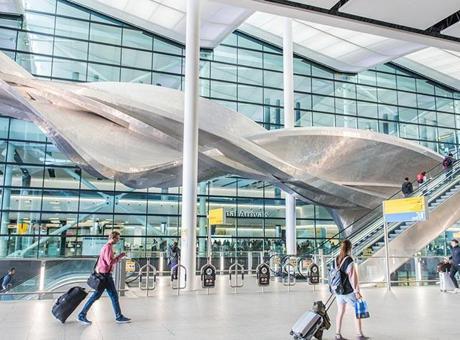 Londra hava sahası teknik arıza sebebiyle kapatıldı