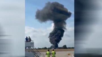 Londra’da yolcu uçağı düştü ve alev topuna döndü