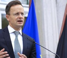 Macaristan Dışişleri Bakanı Szijjarto, Ukrayna’nın ‘savaşa sürüklenme riski’ getirdiğini söyledi!