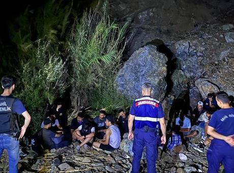 Marmaris’te 22 kaçak göçmen yakalandı