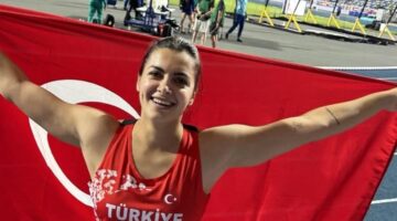 Milli Atlet Esra Türkmen, altın madalya kazandı