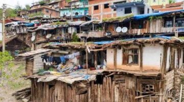 Nepal evlerini andırıyor! Tüm mahalle tek yapıda yaşıyor: Her şey bir felaketle başladı