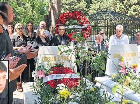 Örsan Öymen’i mezarı başında andık