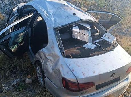 Otomobil zeytin bahçesine uçtu: baba öldü, eşi ve 3 çocuğu yaralandı