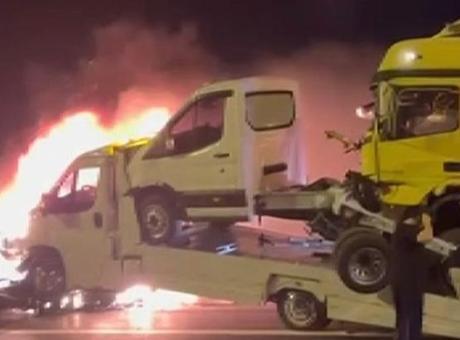 Otoyolda feci kaza! Yaşanan zincirleme kazada ölü ve yaralı var