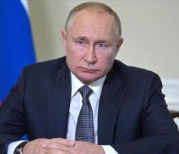 Putin bir kritik ismi daha görevden aldı