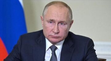 Putin bir kritik ismi daha görevden aldı