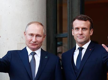 Putin ve Macron 3 yıl sonra görüştü