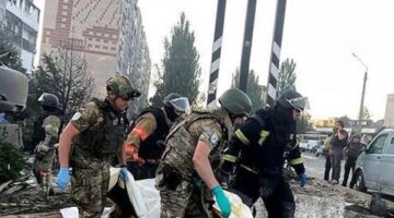 Rusya, 500 kilogramlık bombayla Ukrayna’yı vurdu! Alışveriş merkezinde can pazarı