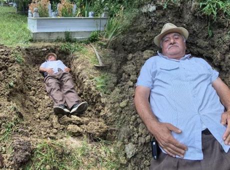 Rüyasında gördü her şey değişti! Kendi mezarını ziyaret ediyor