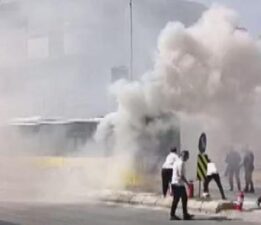 Sancaktepe’de korku dolu anlar: Seyir halindeki İETT otobüsü alev aldı