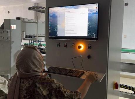 Şanlıurfalı ev hanımı çöpten topladıklarıyla iş kurdu